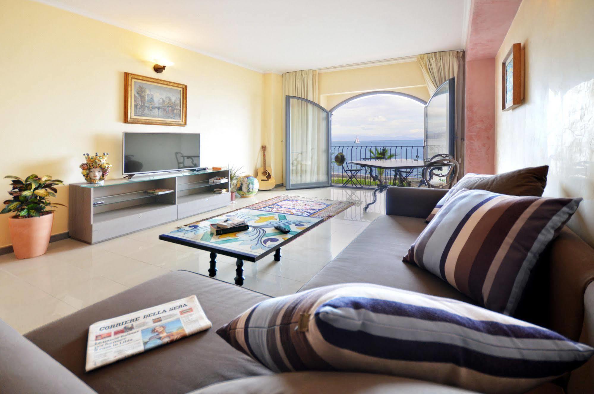 Mar Dei Poeti - Luxury Suites Torre Archirafi Exteriör bild
