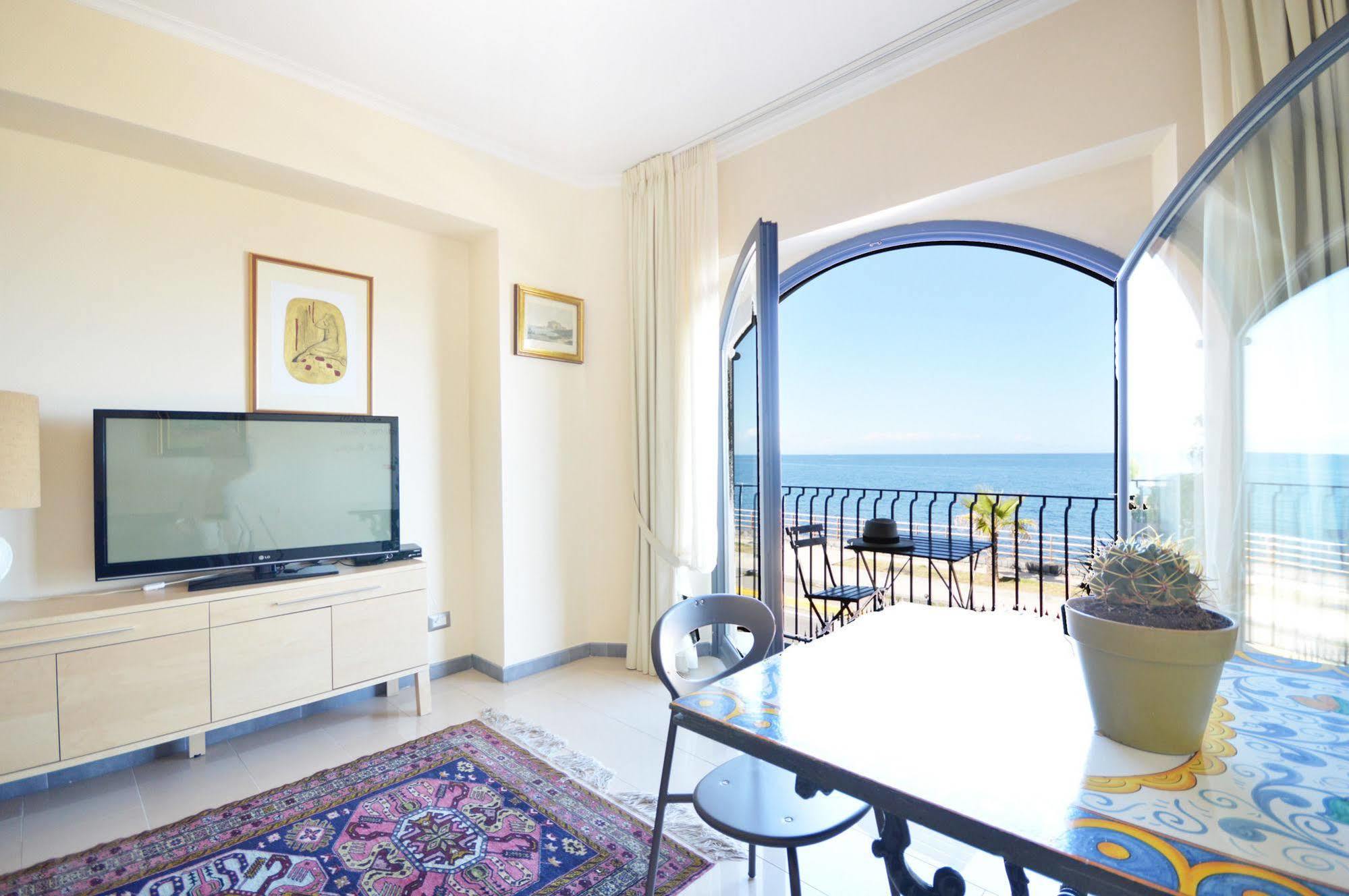 Mar Dei Poeti - Luxury Suites Torre Archirafi Exteriör bild