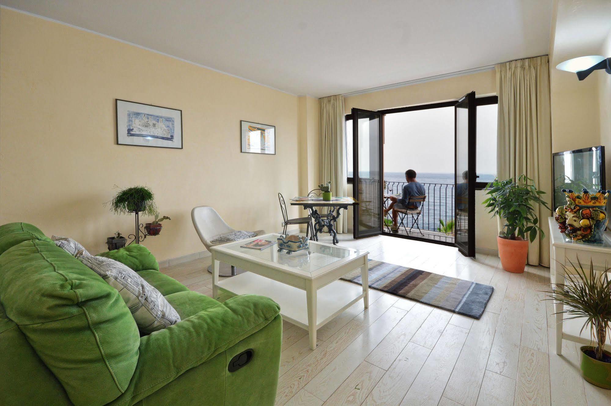 Mar Dei Poeti - Luxury Suites Torre Archirafi Exteriör bild