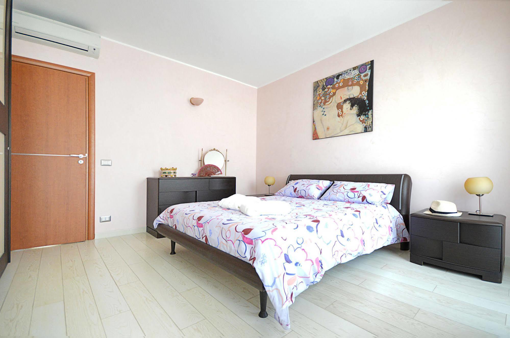 Mar Dei Poeti - Luxury Suites Torre Archirafi Exteriör bild