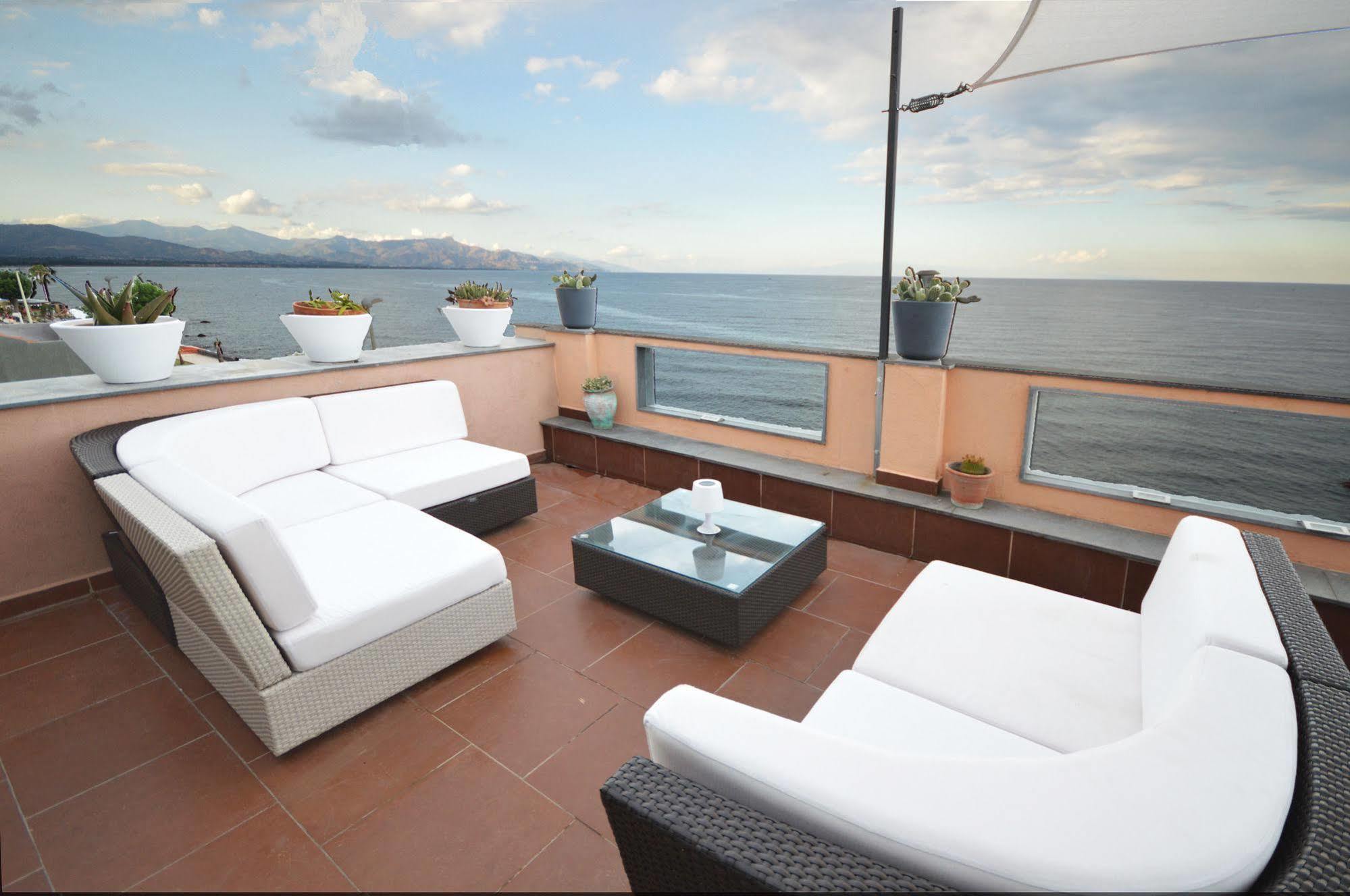 Mar Dei Poeti - Luxury Suites Torre Archirafi Exteriör bild